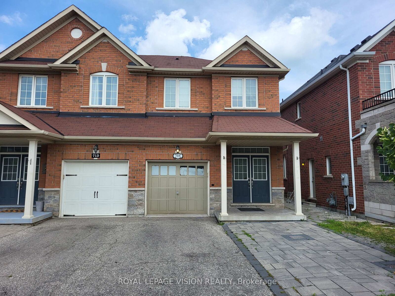 Property Photo:  715 Agnew Crescent Upper  ON L9T 8M6 