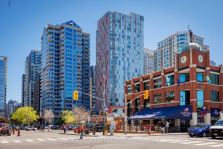 Property Photo:  160 George Street 2404  ON K1N 9M2 