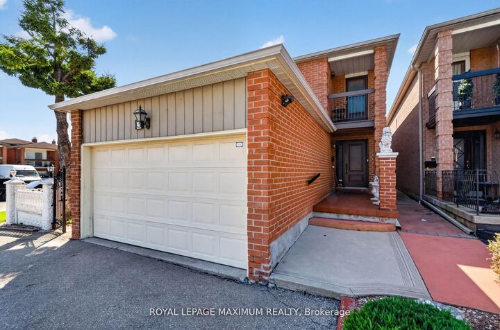 Property Photo: 3 Muzzo Court ON L4L 3K2