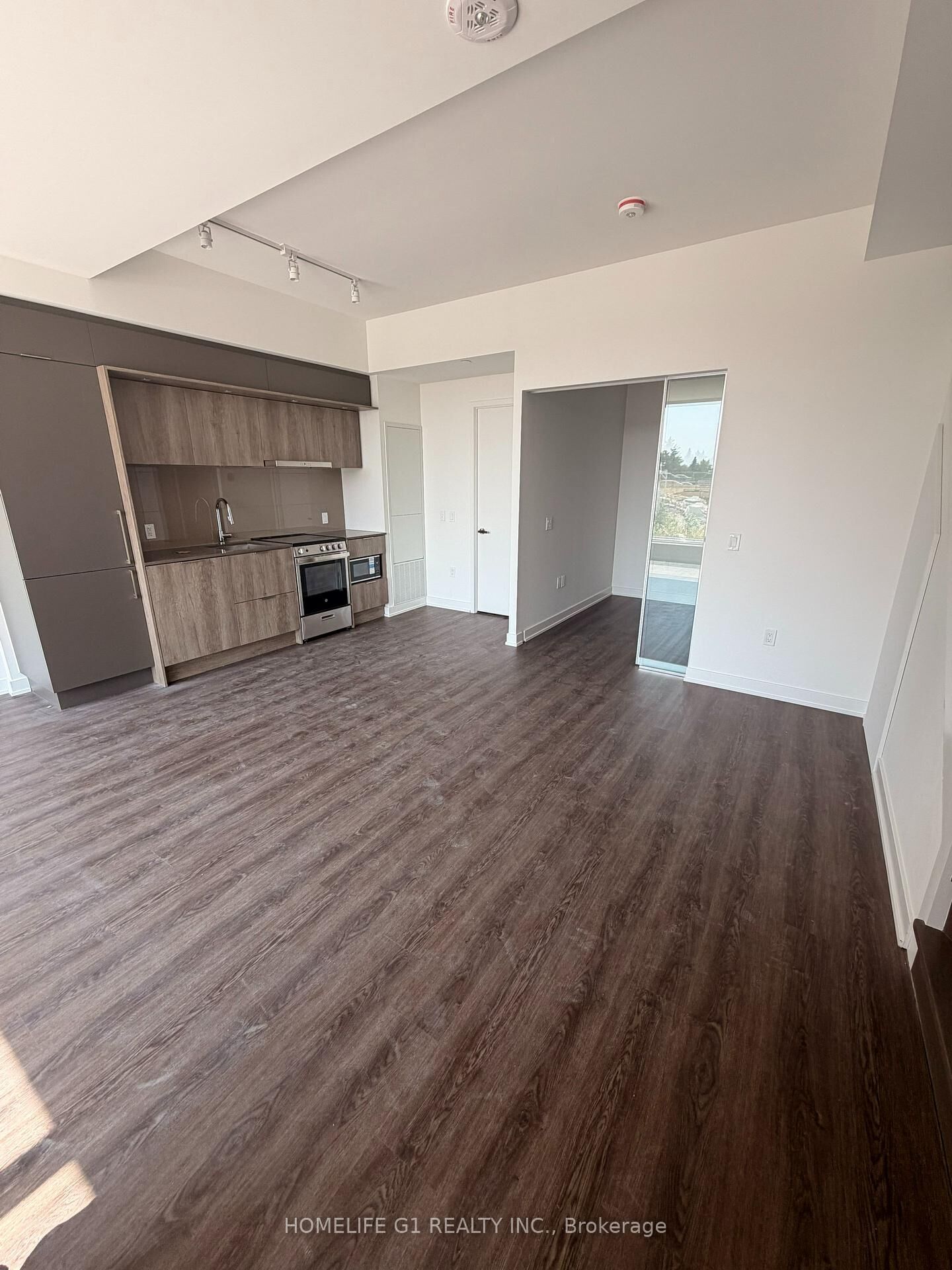 Property Photo:  448 Burnhamthorpe Road W Th2  ON L5B 0R4 