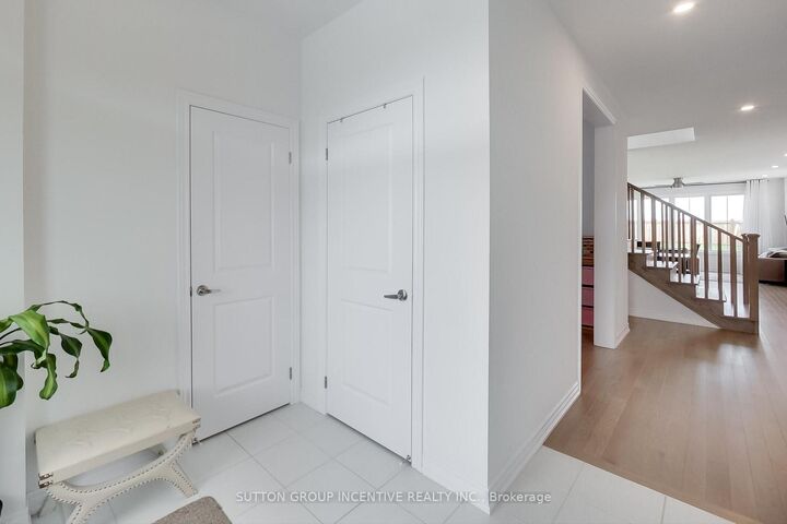 13 Abbey Crescent — photo 1