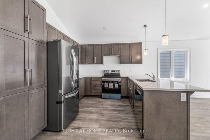 Property Photo:  27 Yade Road  ON K2L 2R5 