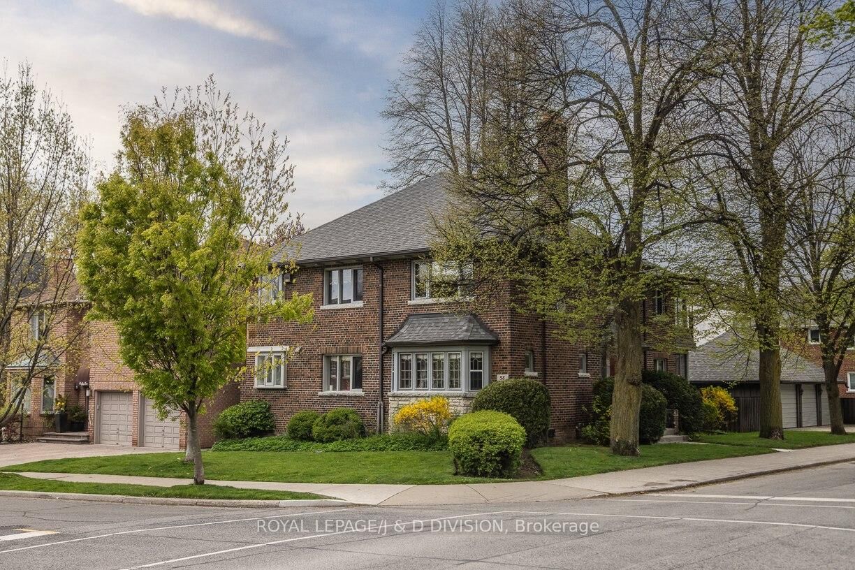 Property Photo:  58 Lascelles Boulevard  ON M5P 2E1 