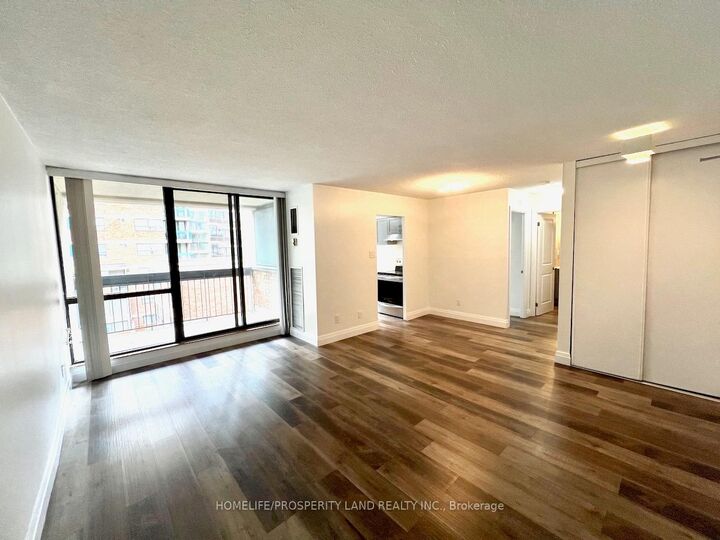 Property Photo:  53 McCaul Street 549  ON M5T 2W9 