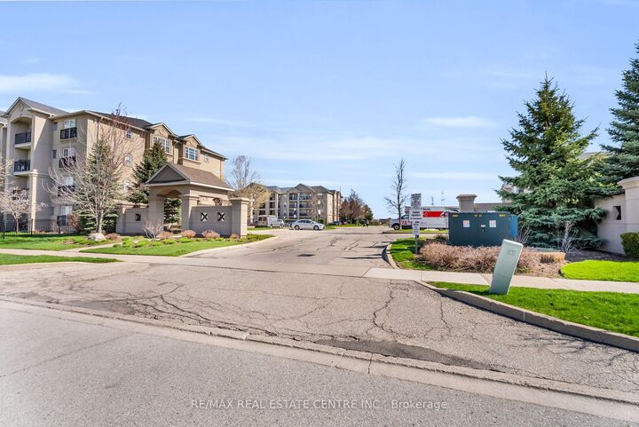 Property Photo: 1479 Maple Avenue 102 ON L9T 0B5