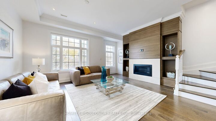 Property Photo: 2466B Bayview Avenue ON M2L 1A7