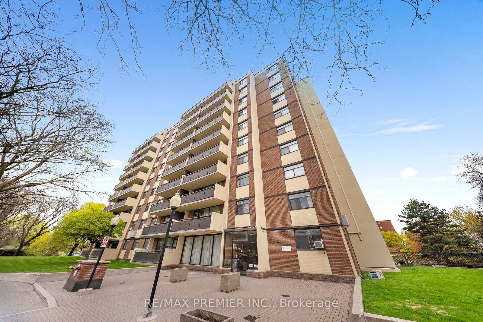 Property Photo:  5 Frith Road 105  ON M3N 2L5 