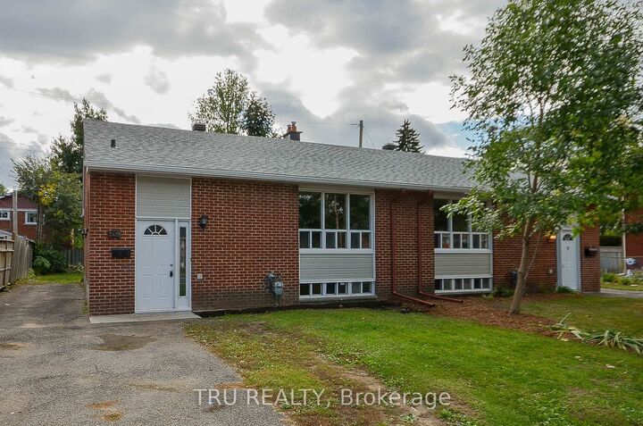 Property Photo:  2428 Iris Street A  ON K2C 1C6 