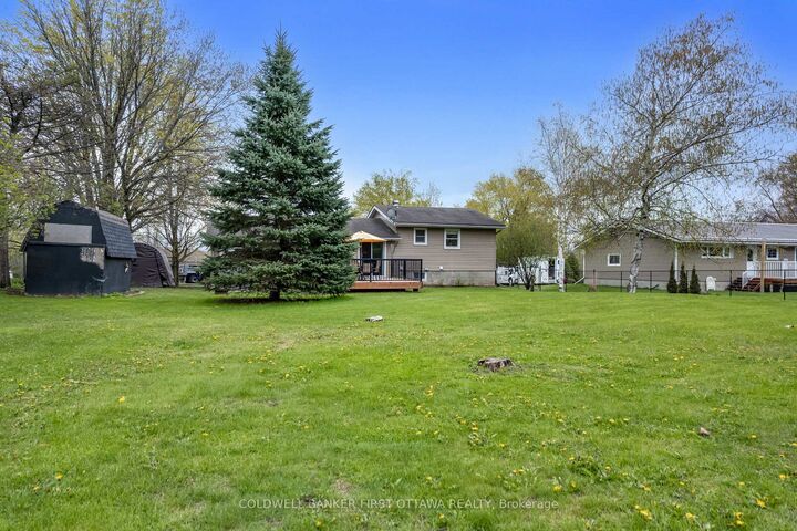 Property Photo: 114 Morris Road S ON K7H 3A8