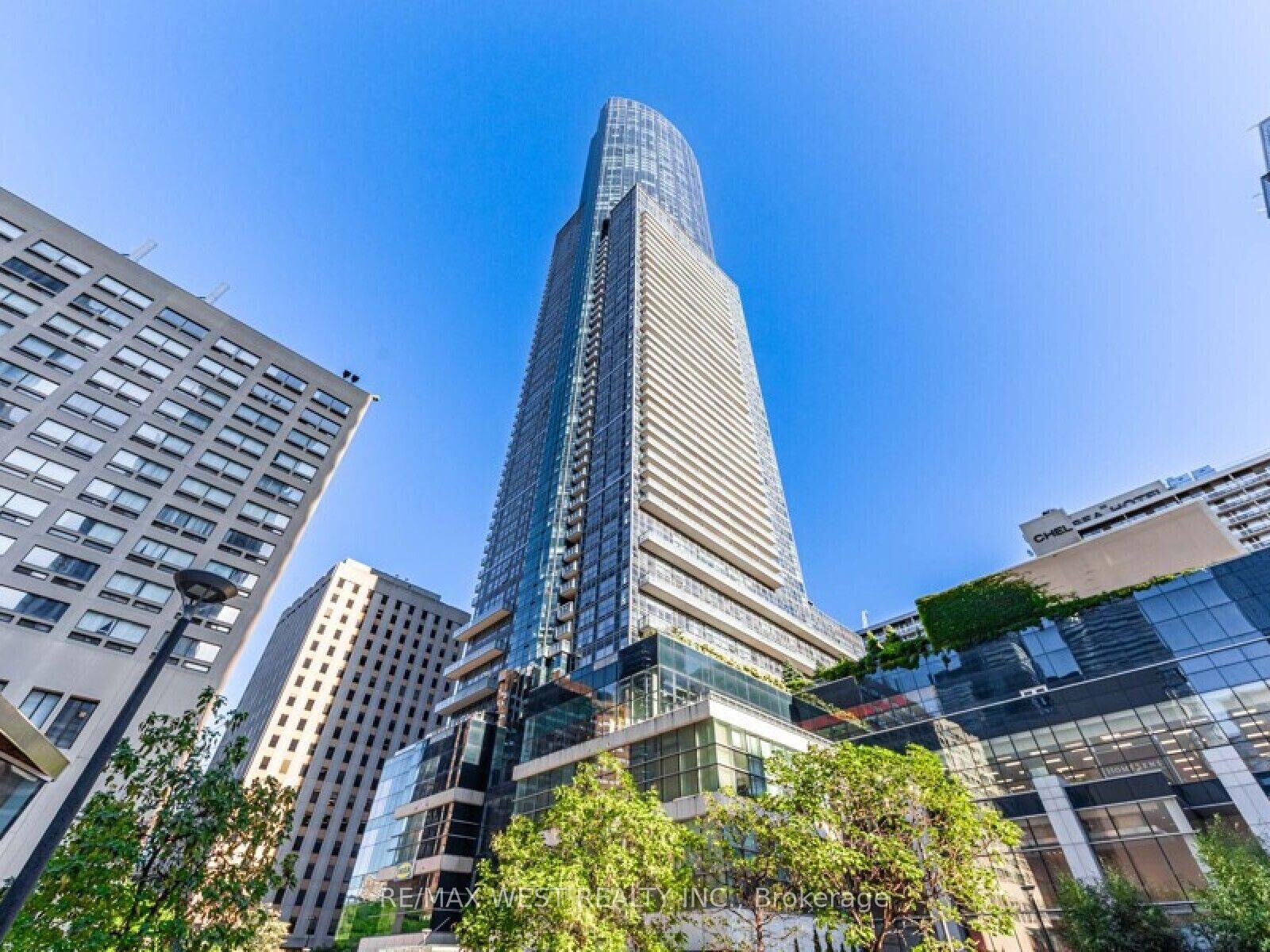 Property Photo: 388 Yonge Street 7102 ON M5B 0A4