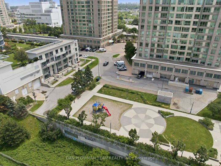 Property Photo: 8 Lee Centre Drive 913 ON M1H 3H8