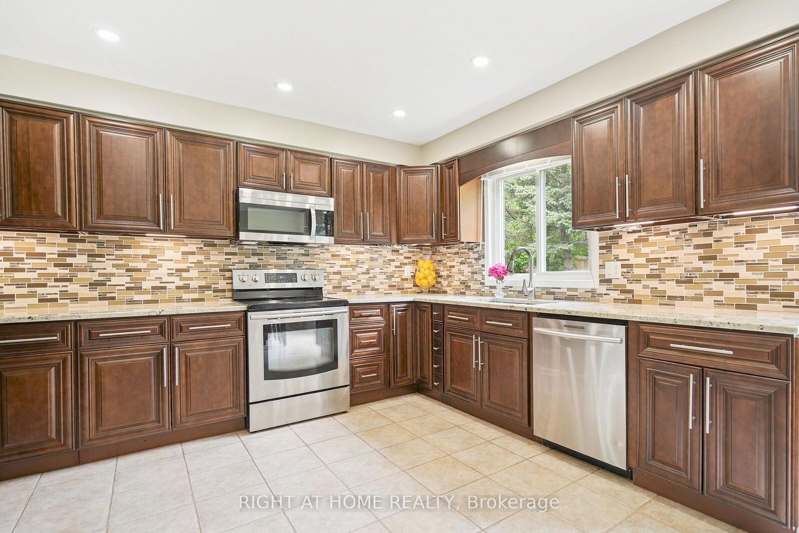 Property Photo: 309 Amberly Boulevard ON L9G 4B6