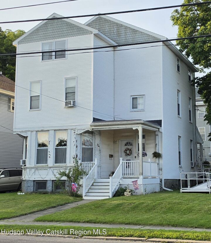 Property Photo:  83 Green  NY 12534 