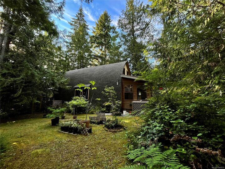 Property Photo: 387 Lyngail Pl BC V0R 1X1