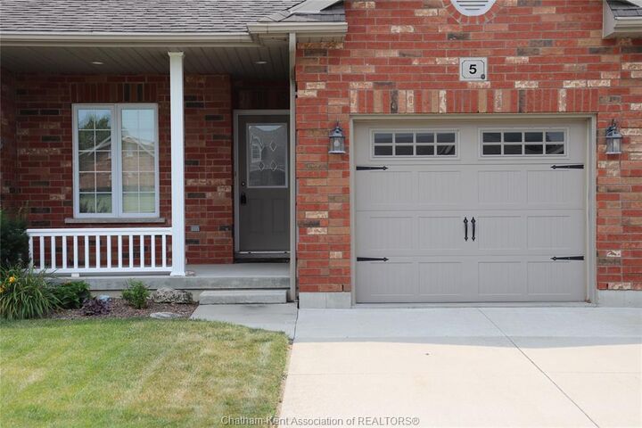 Property Photo: 5 Autumn Court ON N0P 1A0