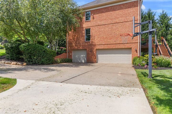 Property Photo:  1689 Sturbridge Dr  PA 15143 