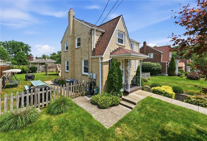 Property Photo:  1431 Stanley Dr  PA 15147 