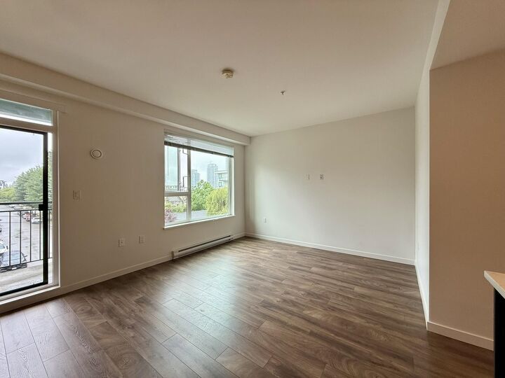 Property Photo: 621 Regan Avenue 312 BC V3J 0K1