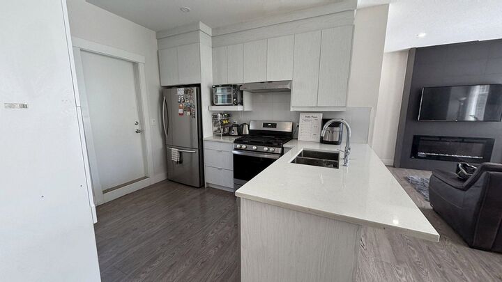 Property Photo: 8033 166B Street 4 BC V4N 0G7