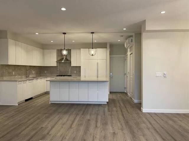 Property Photo:  5311 Admiral Way 5  BC V4K 0E2 