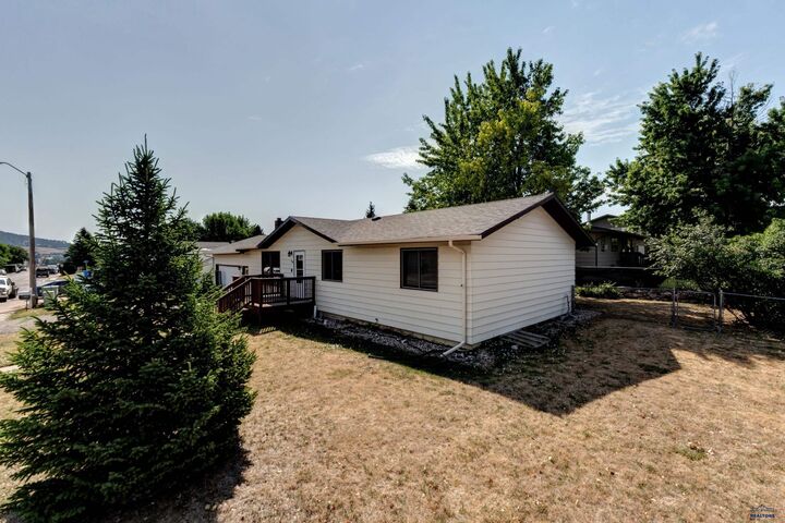 Property Photo: 1502 Whitetail Dr SD 57785