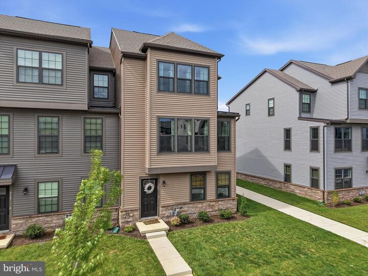 Property Photo: 315 E Green Street DE 19709