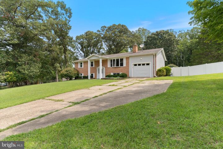Property Photo: 30420 Iroquois Lane MD 20622