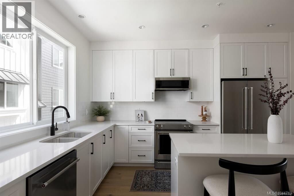 Property Photo: 10145 Fifth Street 7 BC V8L 0E4