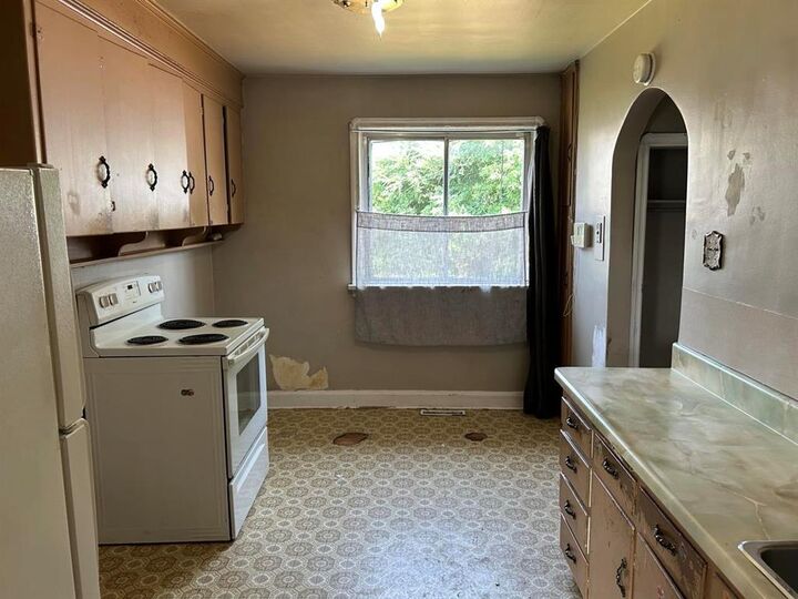 Property Photo:  493 Bowman Avenue  MB R2K 1P5 