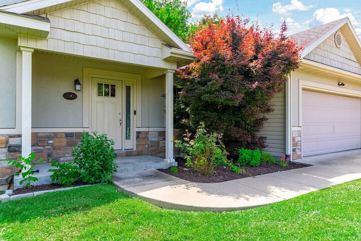 Property Photo:  2600 Quartz Ln  MO 65202 