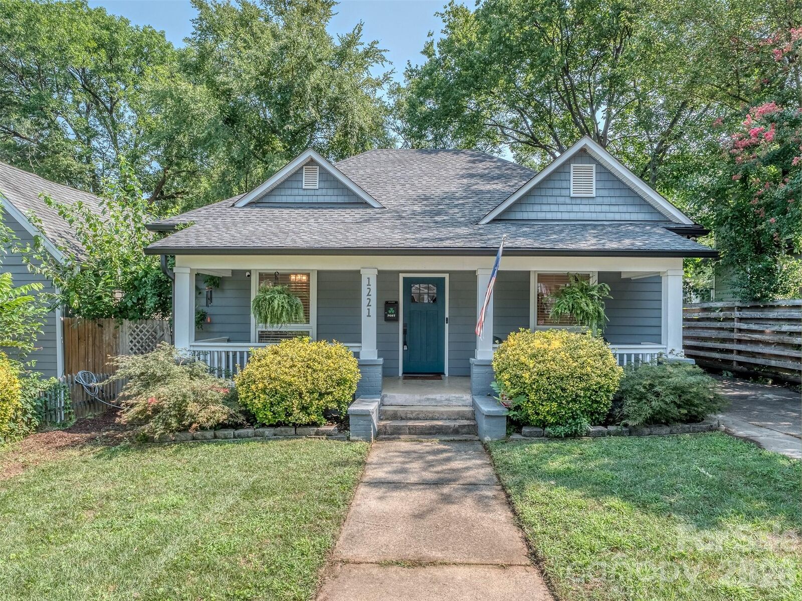 Property Photo:  1221 Kennon Street  NC 28205 