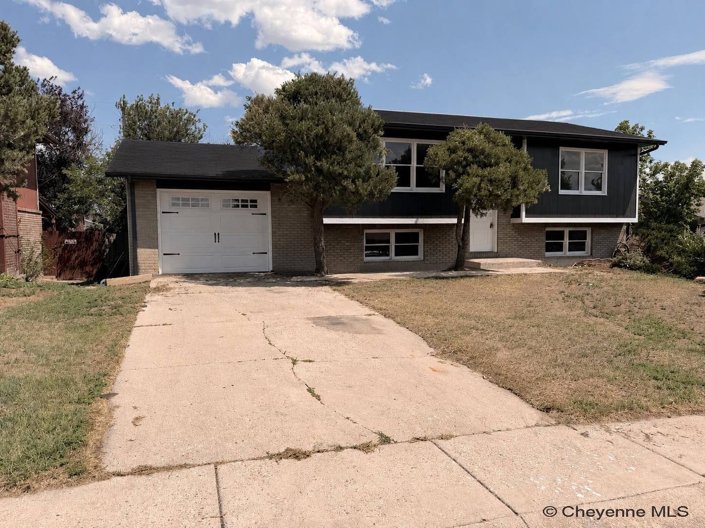 Property Photo:  1601 Columbine Ct  WY 82001 