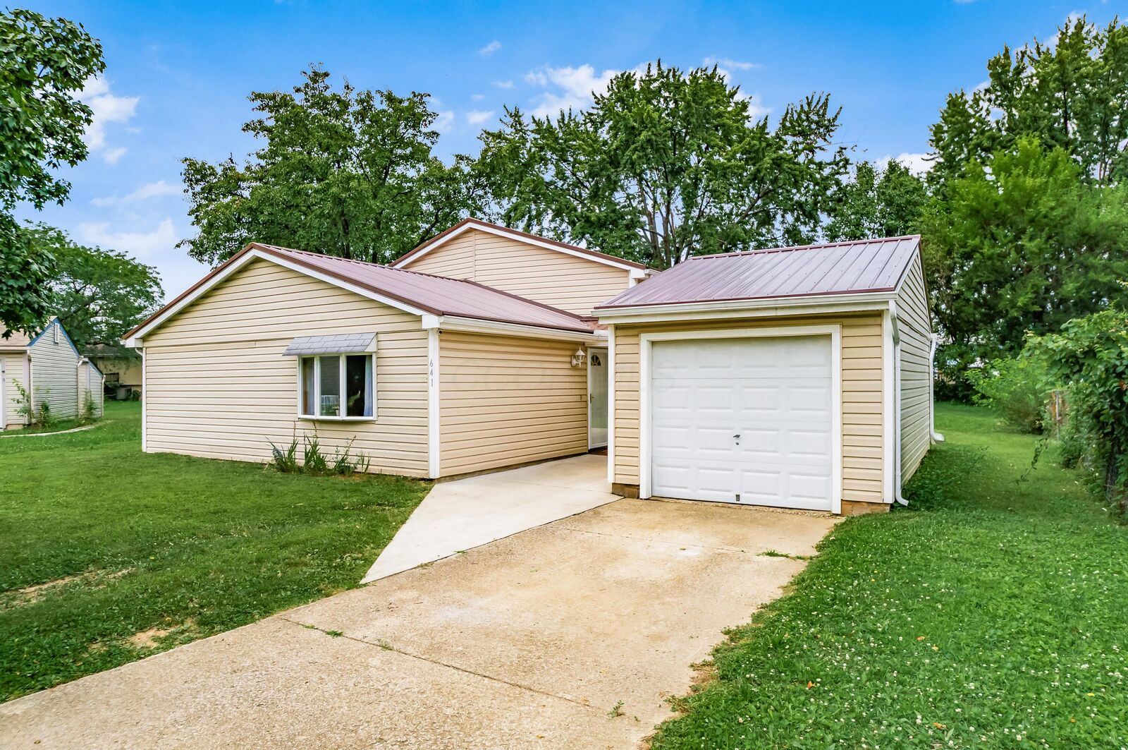 Property Photo: 641 Blarney Stone Court OH 43119
