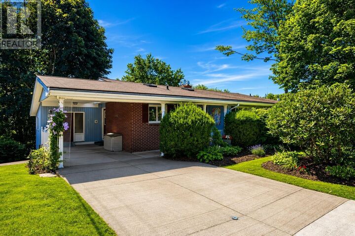48 Briarwood Crescent — photo 1
