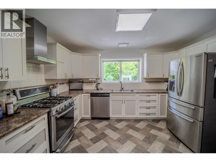 Property Photo: 2908 Marion Avenue BC V8G 0G5
