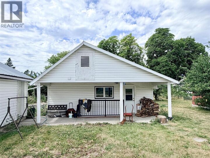 Property Photo: 112 7th Avenue North BC V0B 1G3