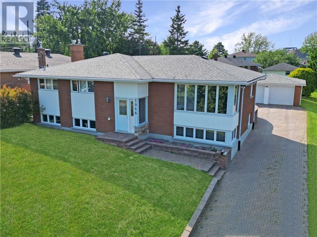 Property Photo:  1066 Delwood Court  ON P3E 4M3 