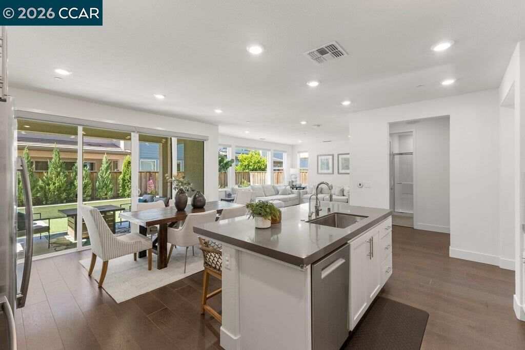 Property Photo: 5772 Juniper Way CA 94568