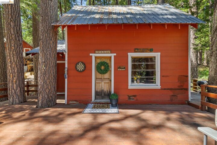 Property Photo: 22742 Conifer Court CA 95335