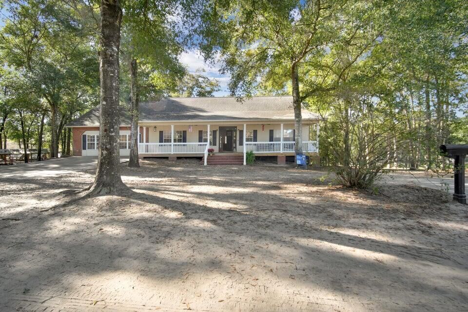 Property Photo:  115 Steves Place  FL 32536 