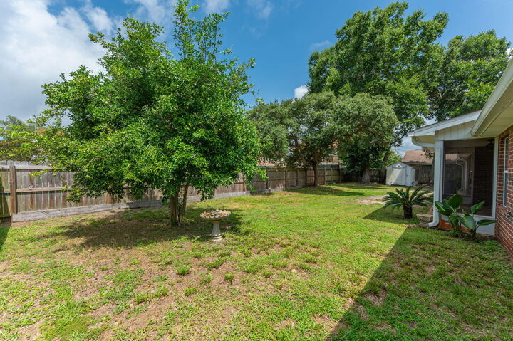 Property Photo:  4 Windale Road  FL 32569 