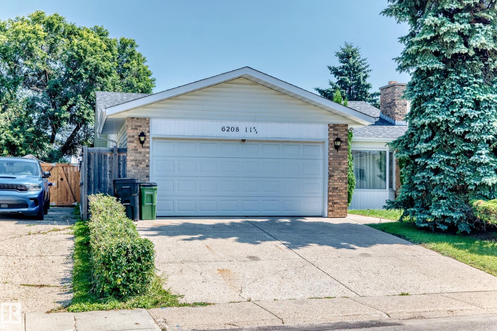 Property Photo: 6208 11 Ave NW NW AB T6L 2G4