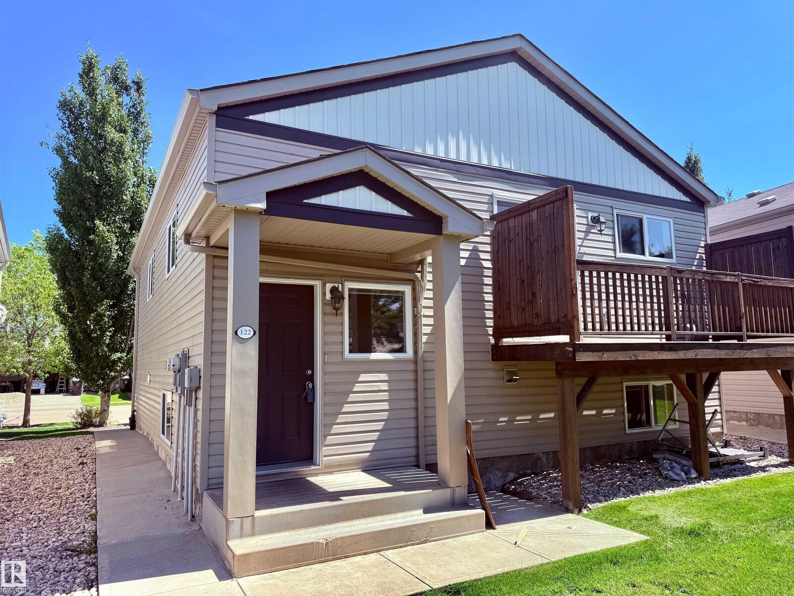 Property Photo:  122 142 Selkirk Place  AB T9E 0M9 