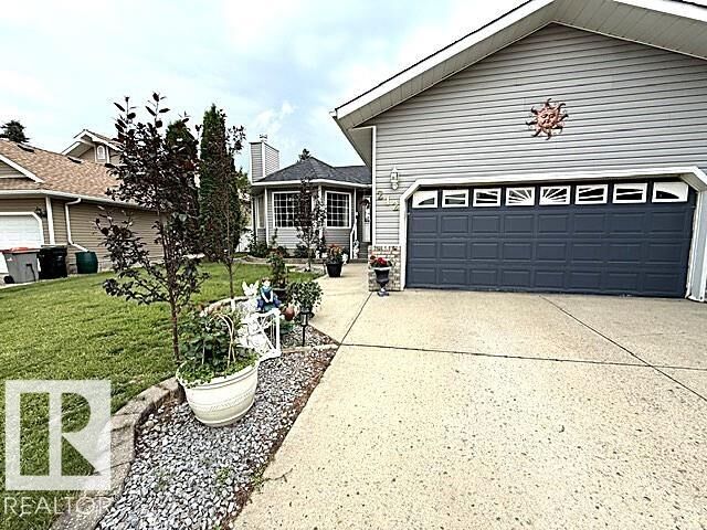 Property Photo:  212 West Liberty Crescent  AB T0C 1Z0 
