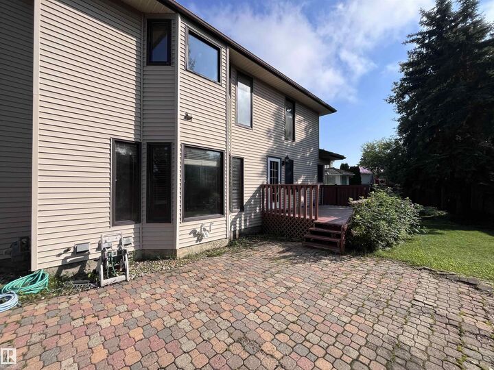 Property Photo:  507 Burton Close NW  AB T6R 2B2 