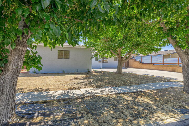 Property Photo:  44846 Andale Avenue  CA 93535 