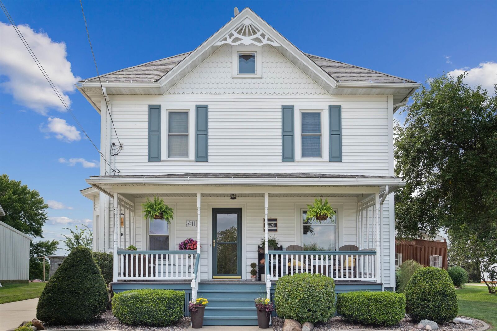Property Photo:  411 Elkader Street  IA 52076 