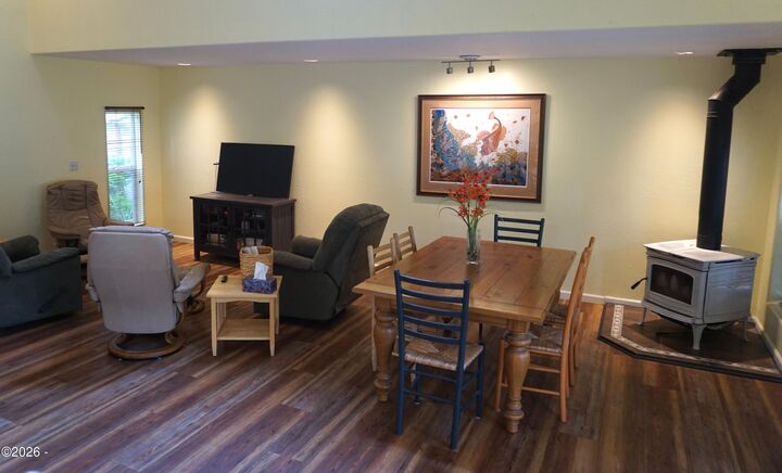 Property Photo: 230 1st Street OR 97369