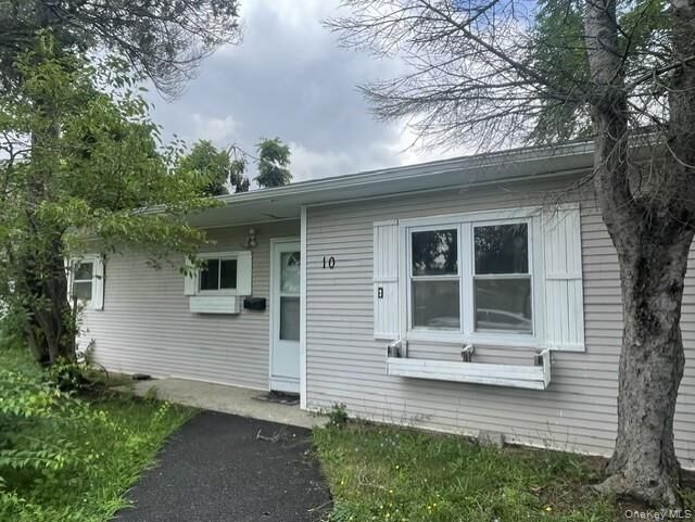 Property Photo:  10 Croydon Road  NY 11701 