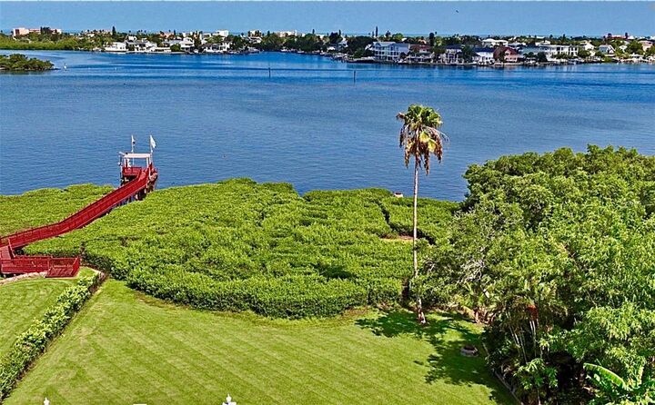Property Photo: 12816 Harborwood Drive FL 33774